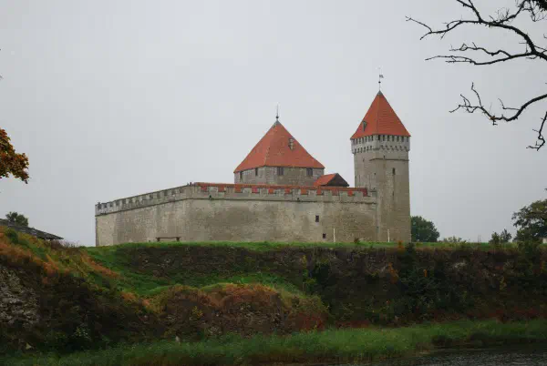 Kuressaare Piiskopiliinus (Kuressaare Castle)