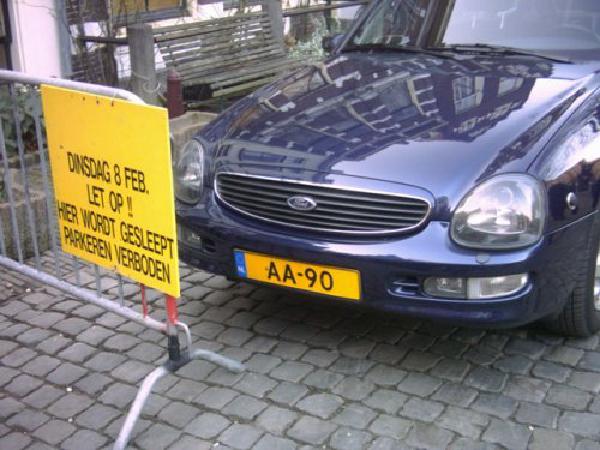 Auto koningin Beatrix verkeerd geparkeerd tijdens eredoctoraat in Leiden